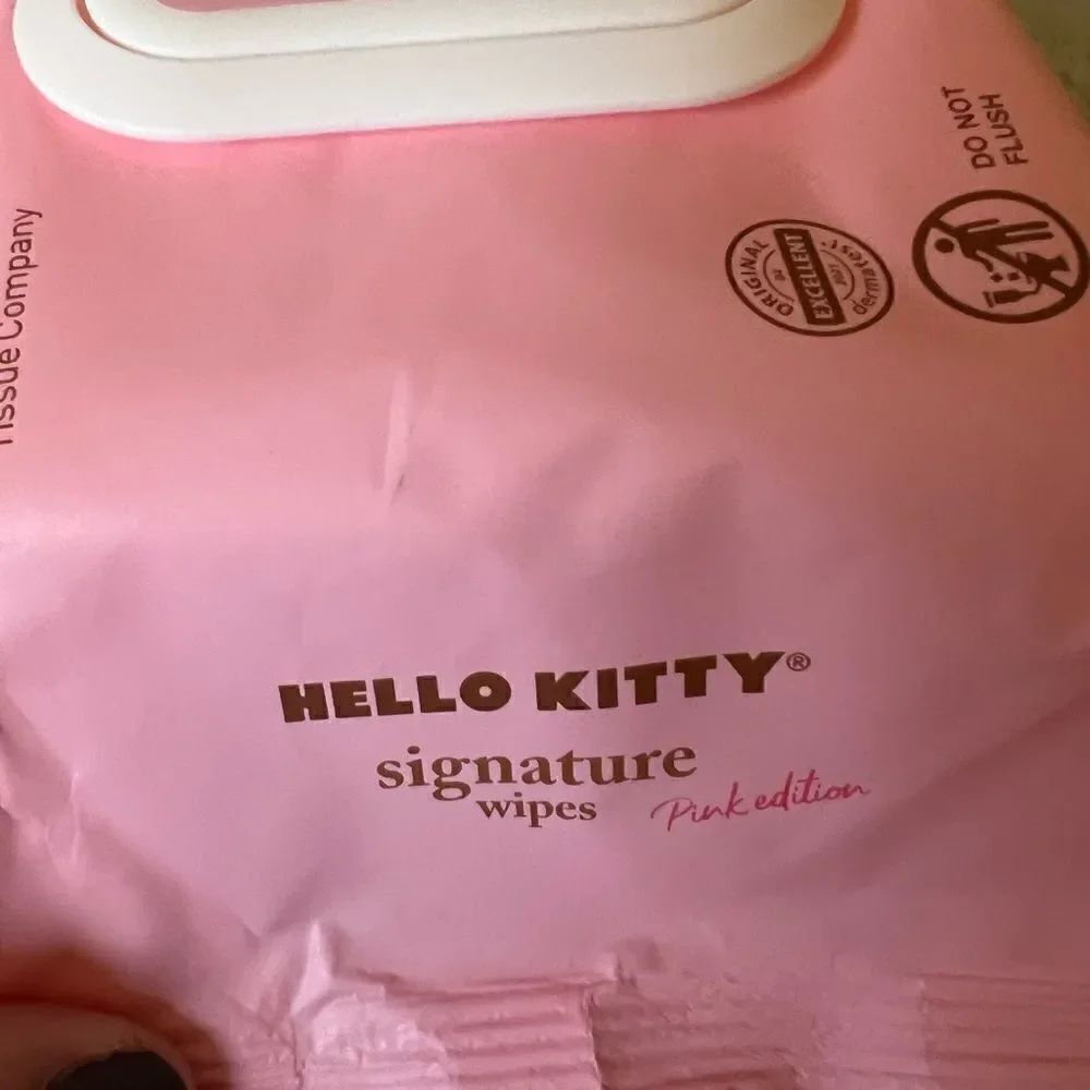 Hello Kitty Wet Wipes 70 Count - Picture 6 of 7
